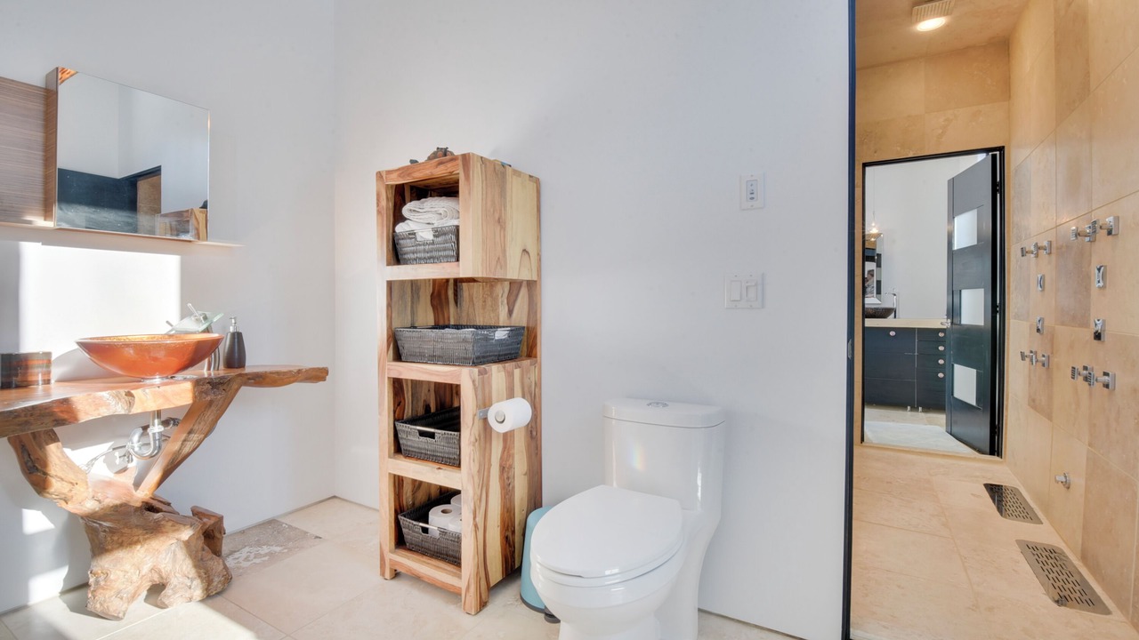Photo of Bathroom in Stoneham-et-Tewkesbury
