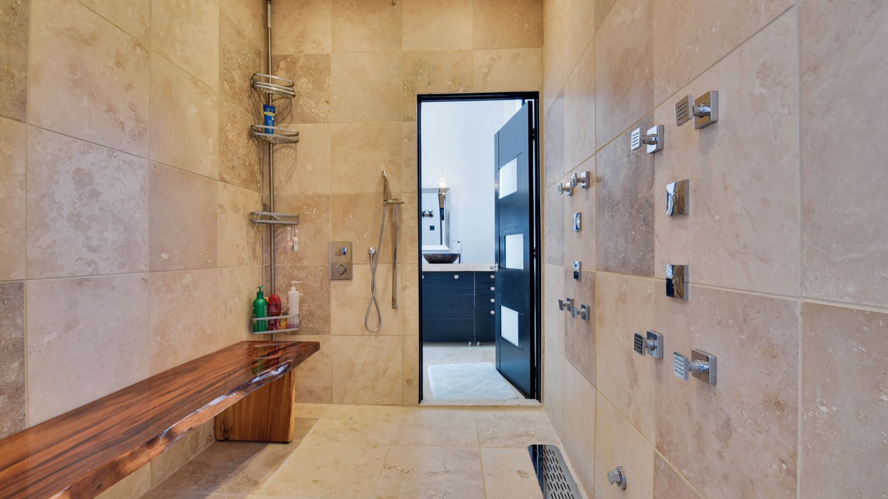 Photo of Bathroom in Stoneham-et-Tewkesbury