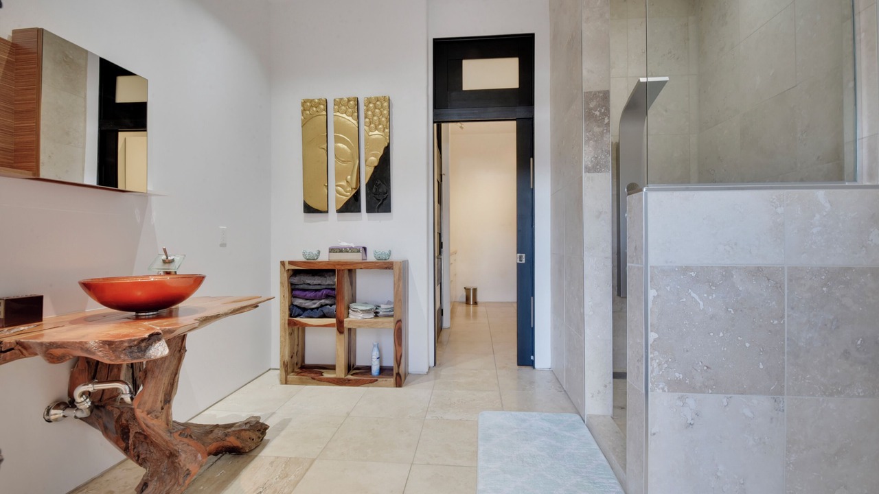 Photo of Bathroom in Stoneham-et-Tewkesbury