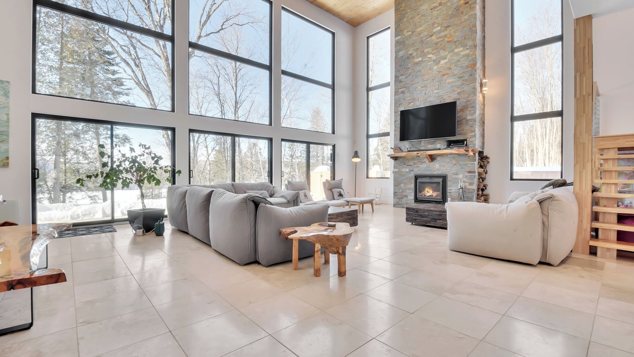 Photo of Livingroom in Stoneham-et-Tewkesbury