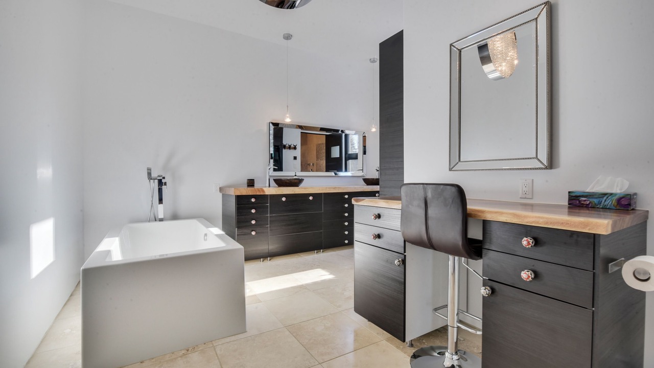 Photo of Bathroom in Stoneham-et-Tewkesbury