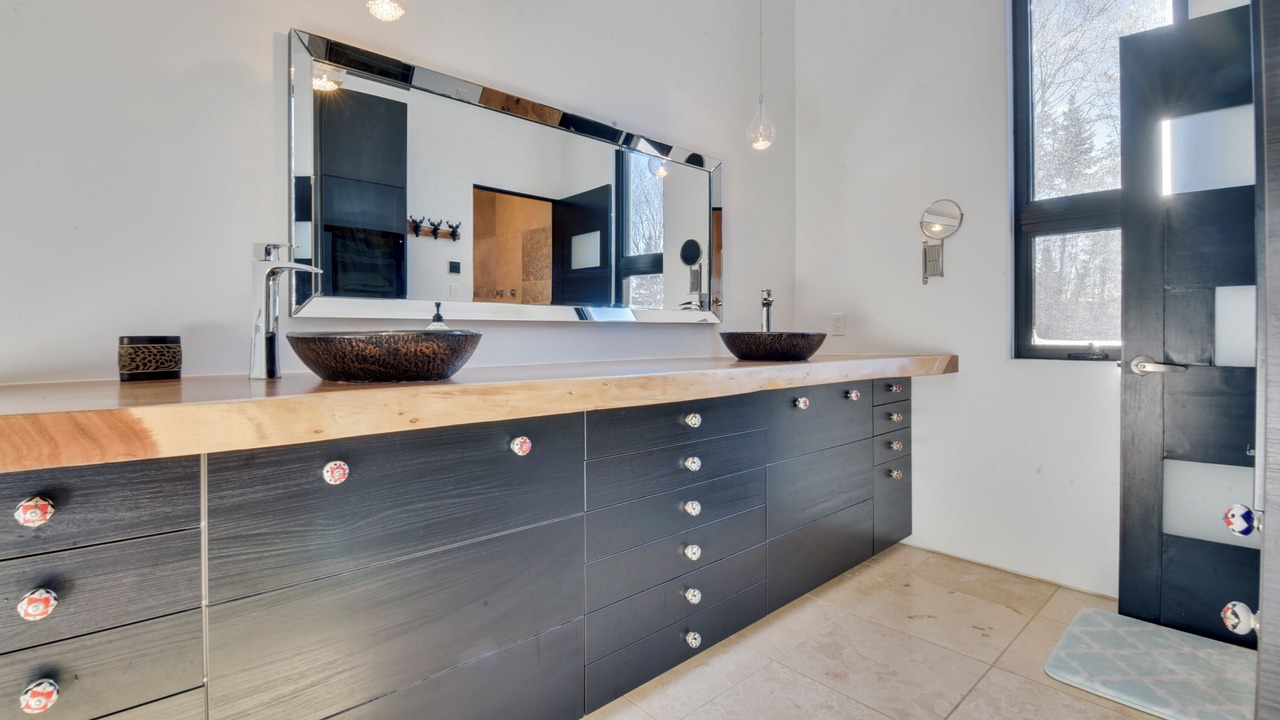 Photo of Bathroom in Stoneham-et-Tewkesbury