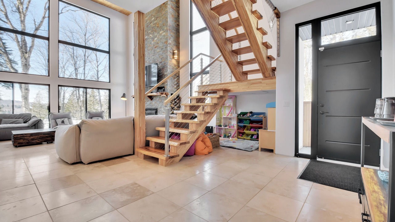 Photo of Livingroom in Stoneham-et-Tewkesbury
