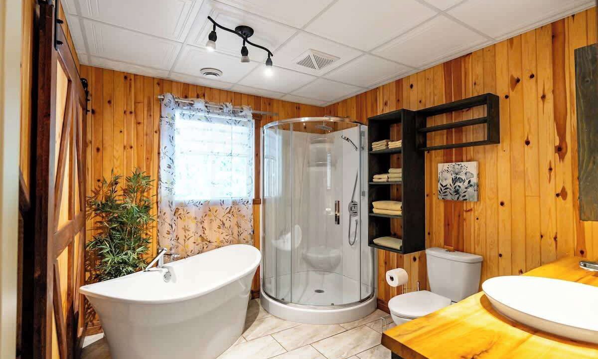 Photo of Bathroom in Saint-Raymond