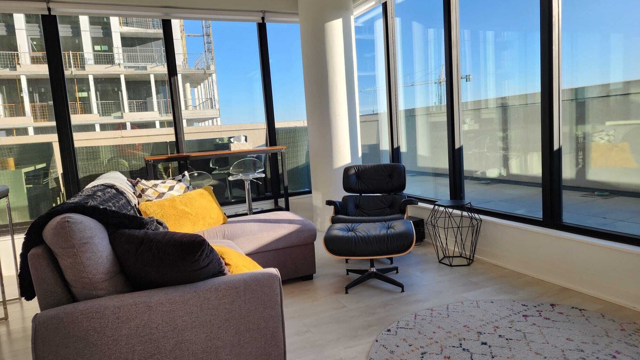 Photo of Livingroom in Thorncliffe Park