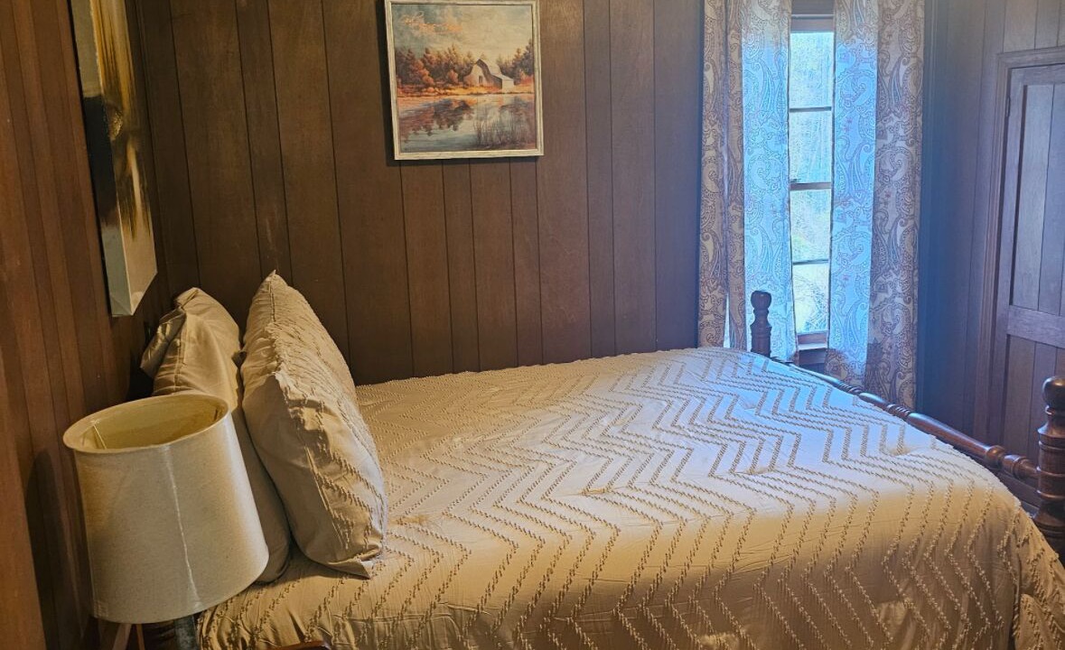 Photo of Bedroom in Mountain Rest