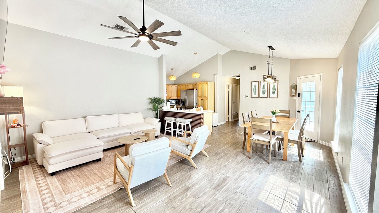 Photo of Livingroom in Lewisville