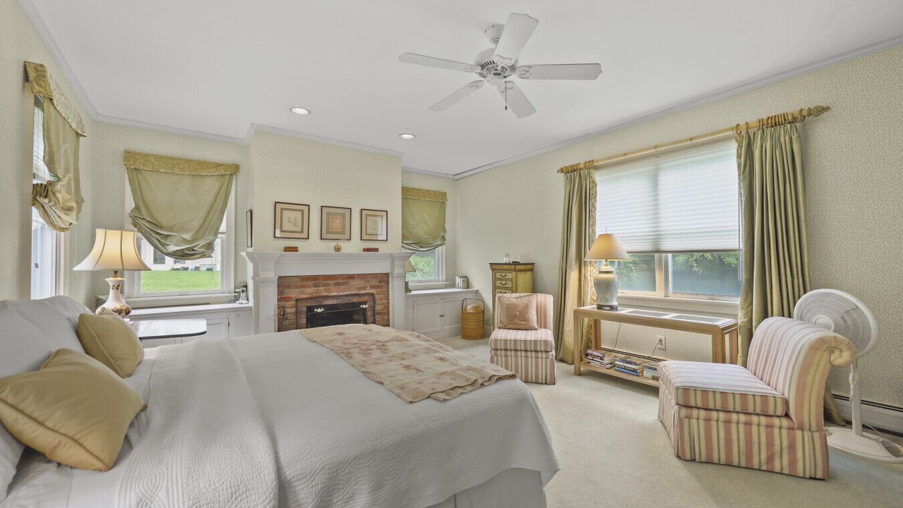 Photo of Livingroom in Lenox