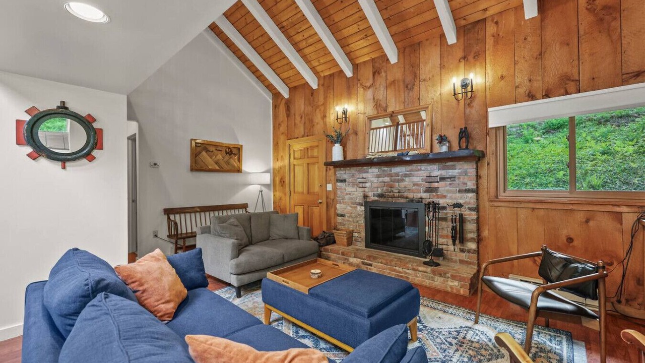 Photo of Livingroom in Housatonic