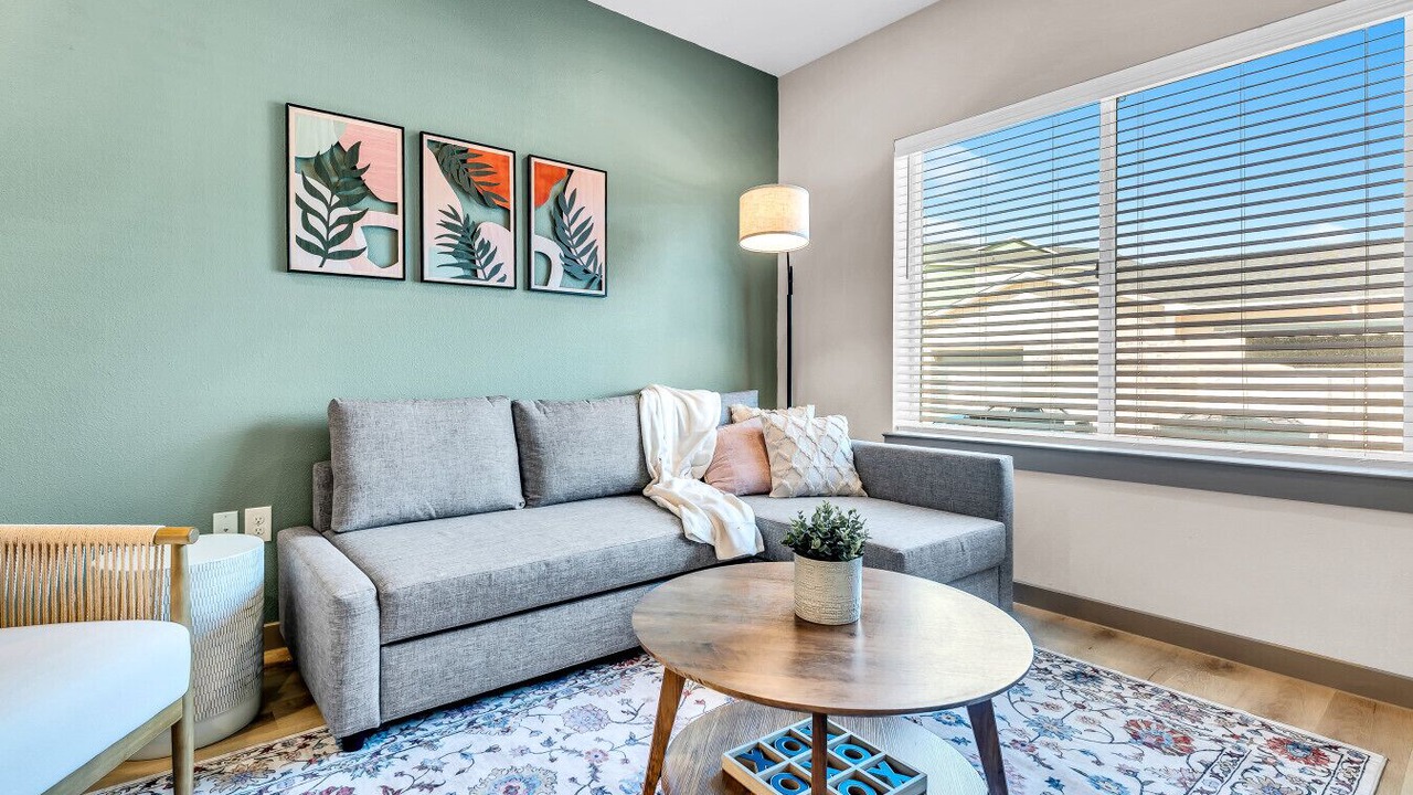 Photo of Livingroom in Lacy-Lakeview