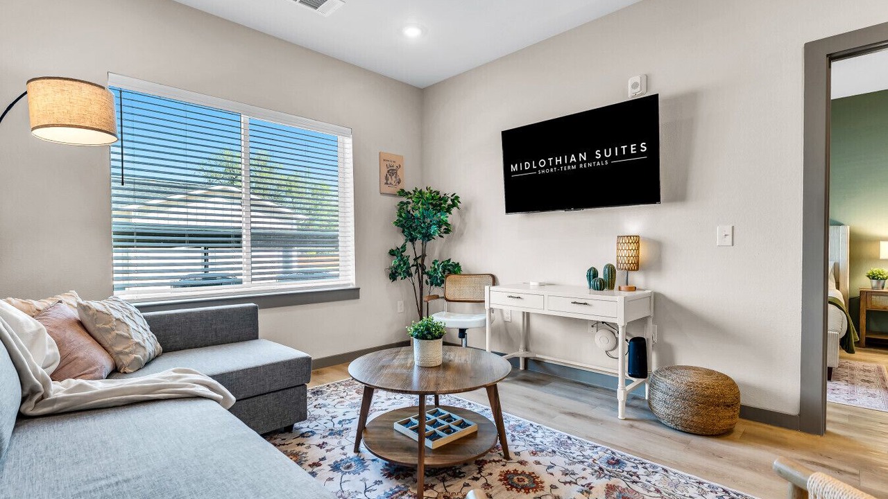 Photo of Livingroom in Lacy-Lakeview