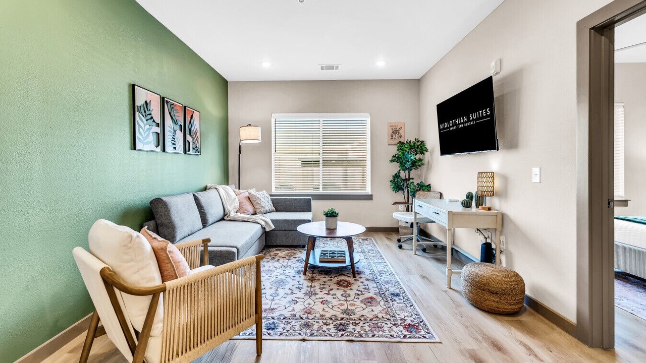 Photo of Livingroom in Lacy-Lakeview