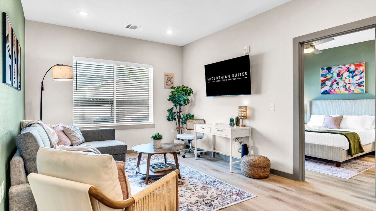 Photo of Livingroom in Lacy-Lakeview