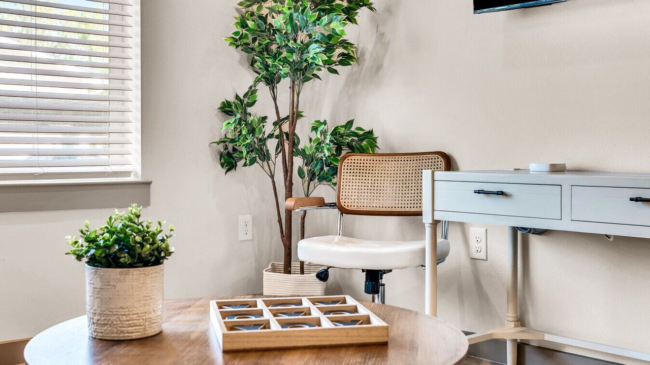 Photo of Livingroom in Lacy-Lakeview