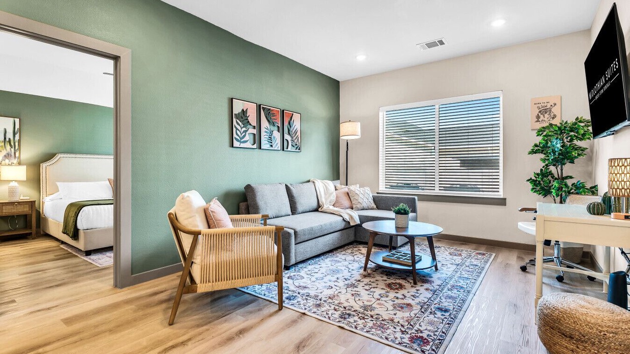 Photo of Livingroom in Lacy-Lakeview