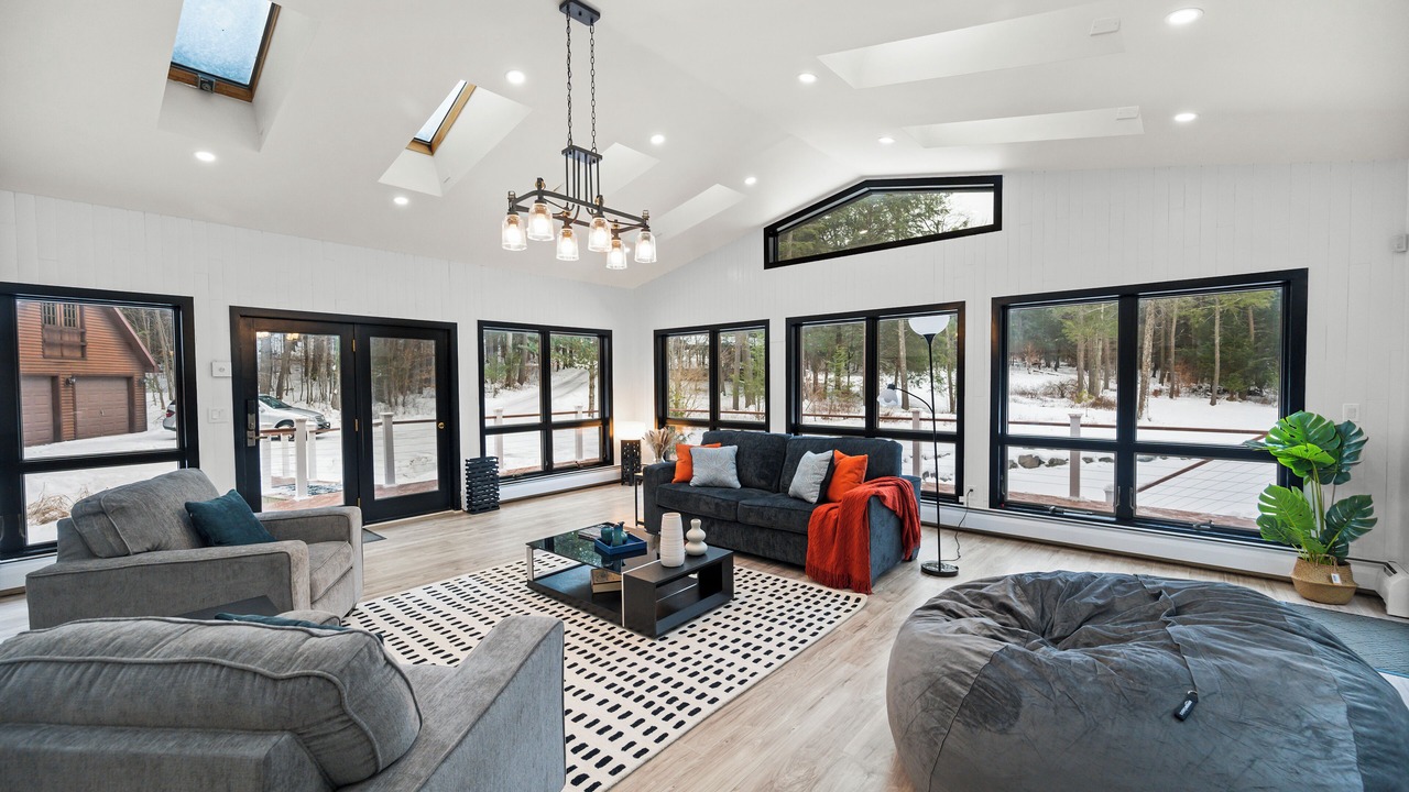 Photo of Livingroom in Parksville