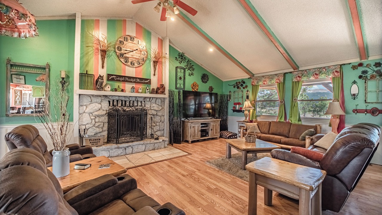 Photo of Livingroom in Divide