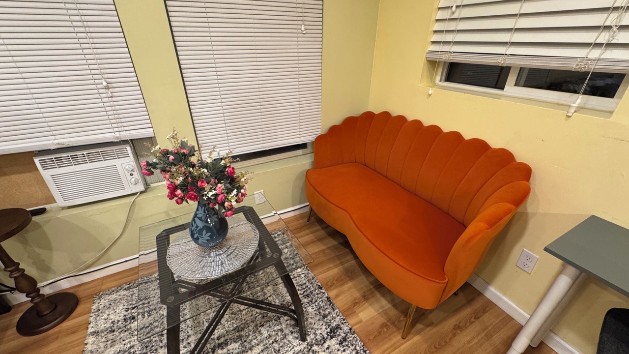 Photo of Livingroom in Squire Park