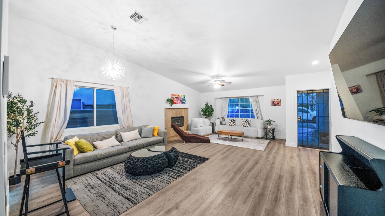 Photo of Livingroom in Desert Hot Springs
