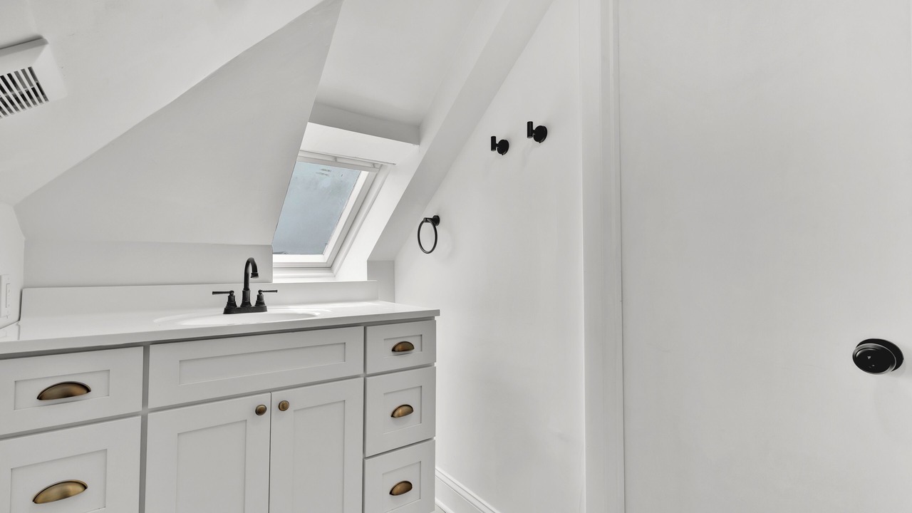 Photo of Bathroom in Wall