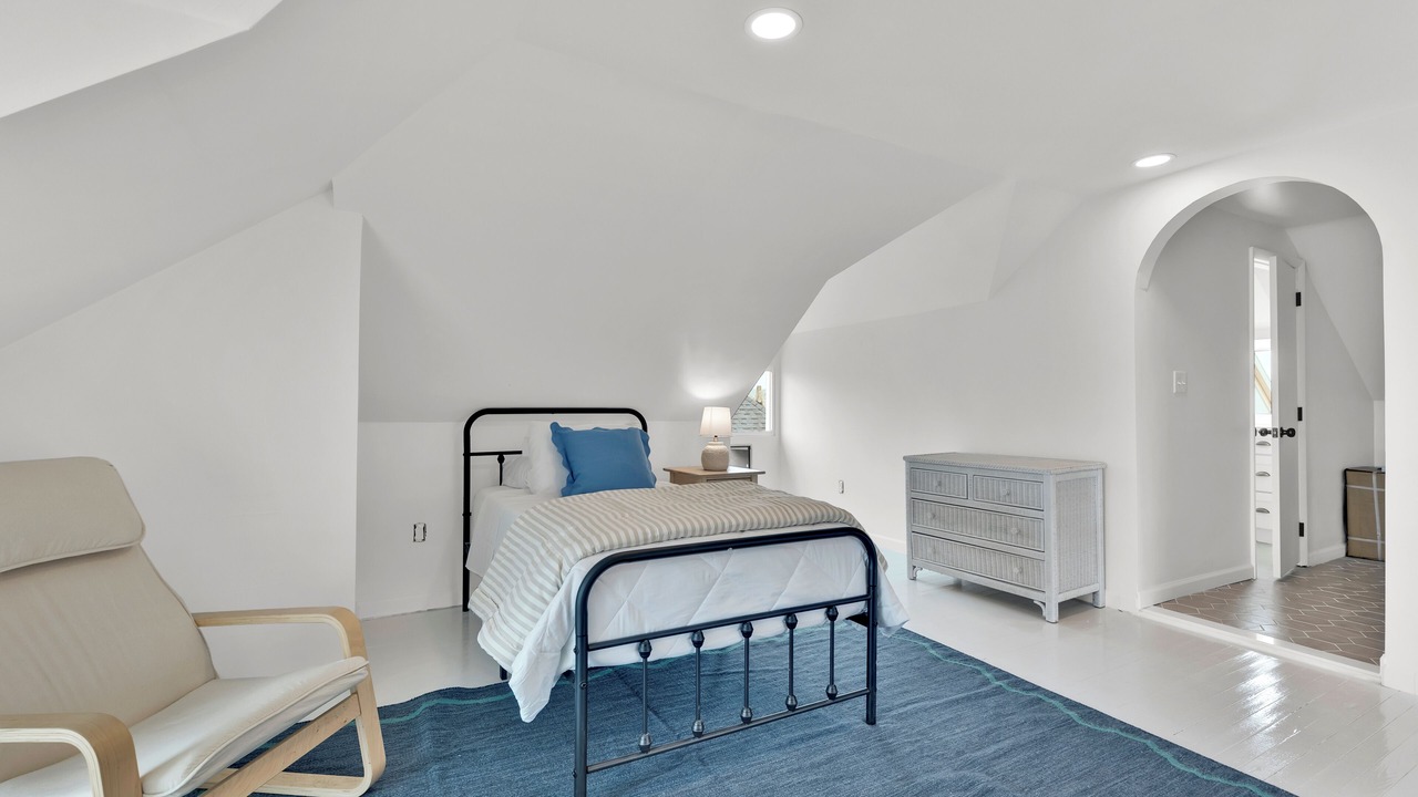 Photo of Bedroom in Wall