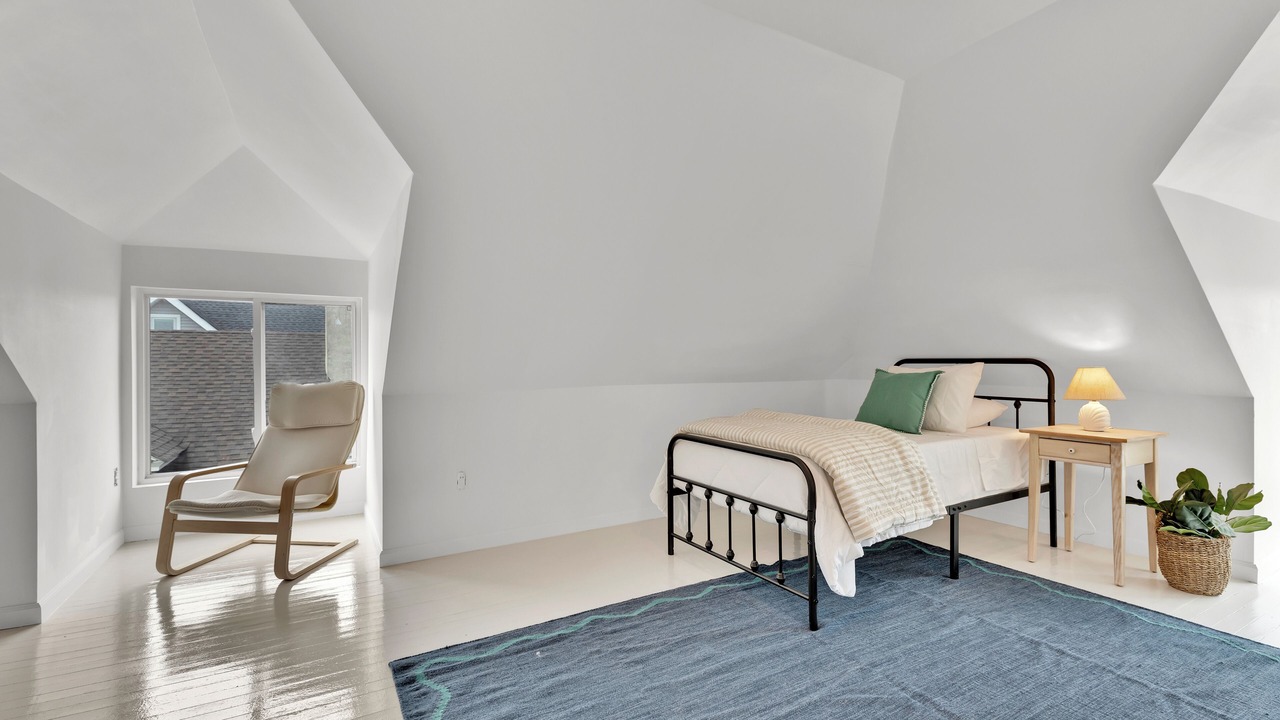 Photo of Bedroom in Wall