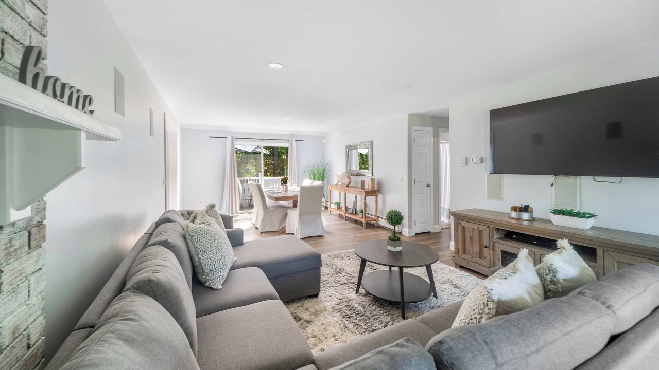 Photo of Livingroom in North Falmouth