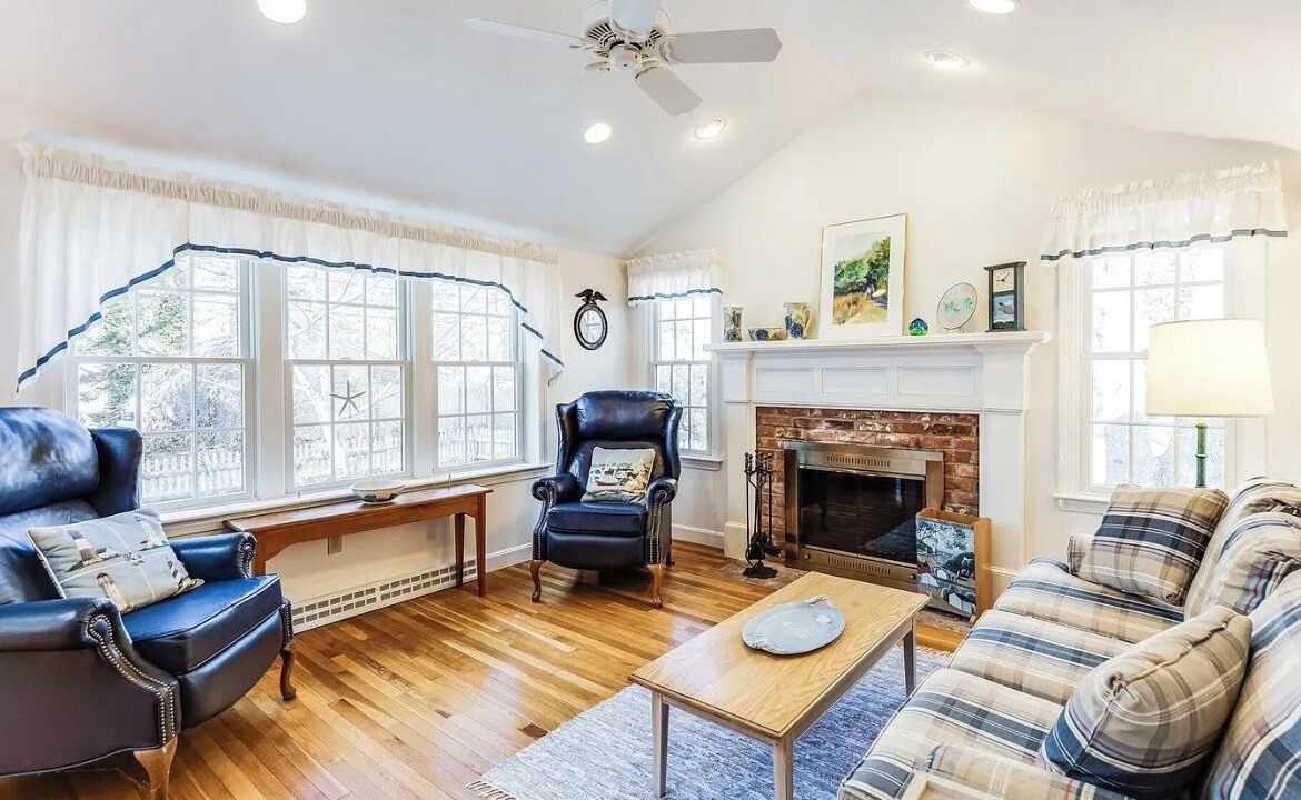 Photo of Livingroom in Northwest Harwich