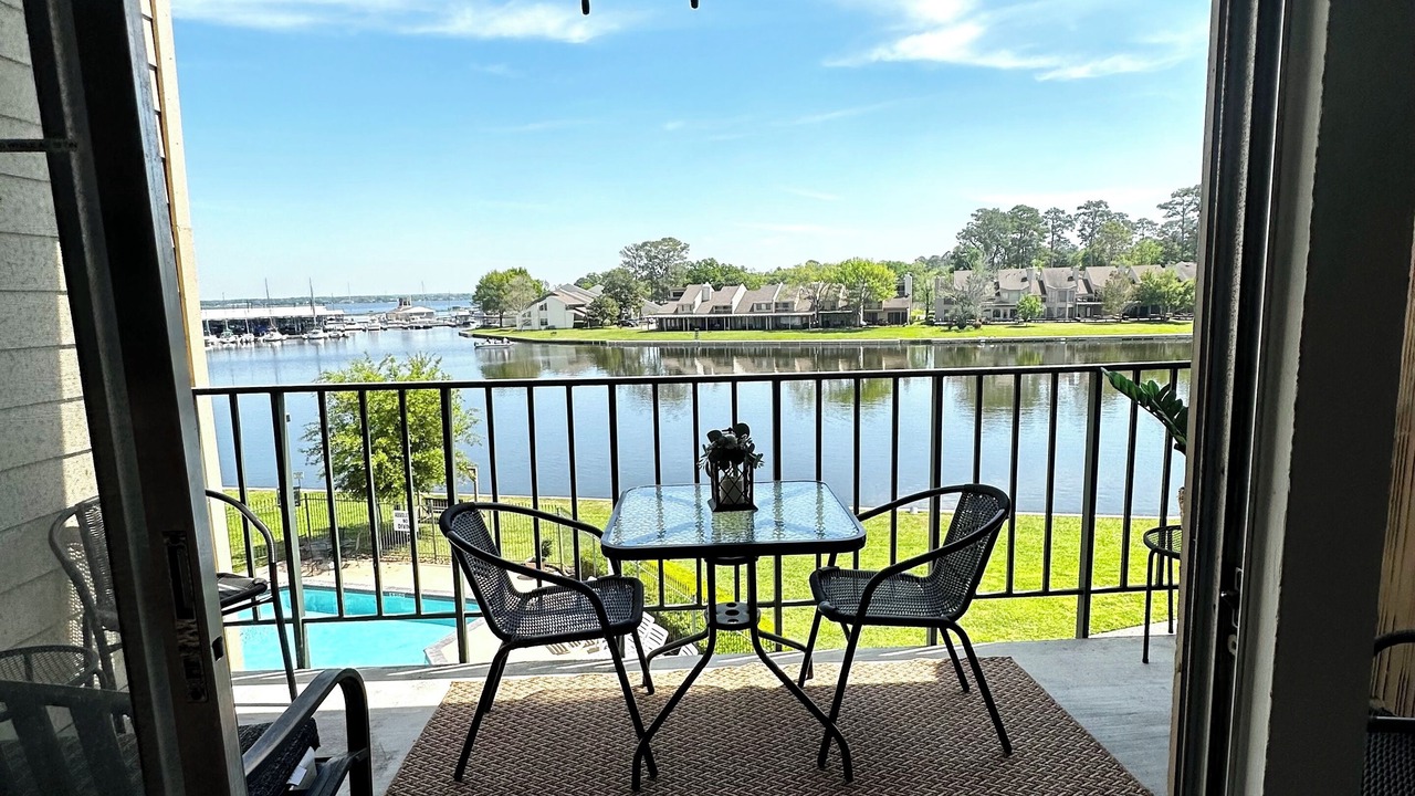 Photo of Patio Balcony in Walden on Lake Conroe