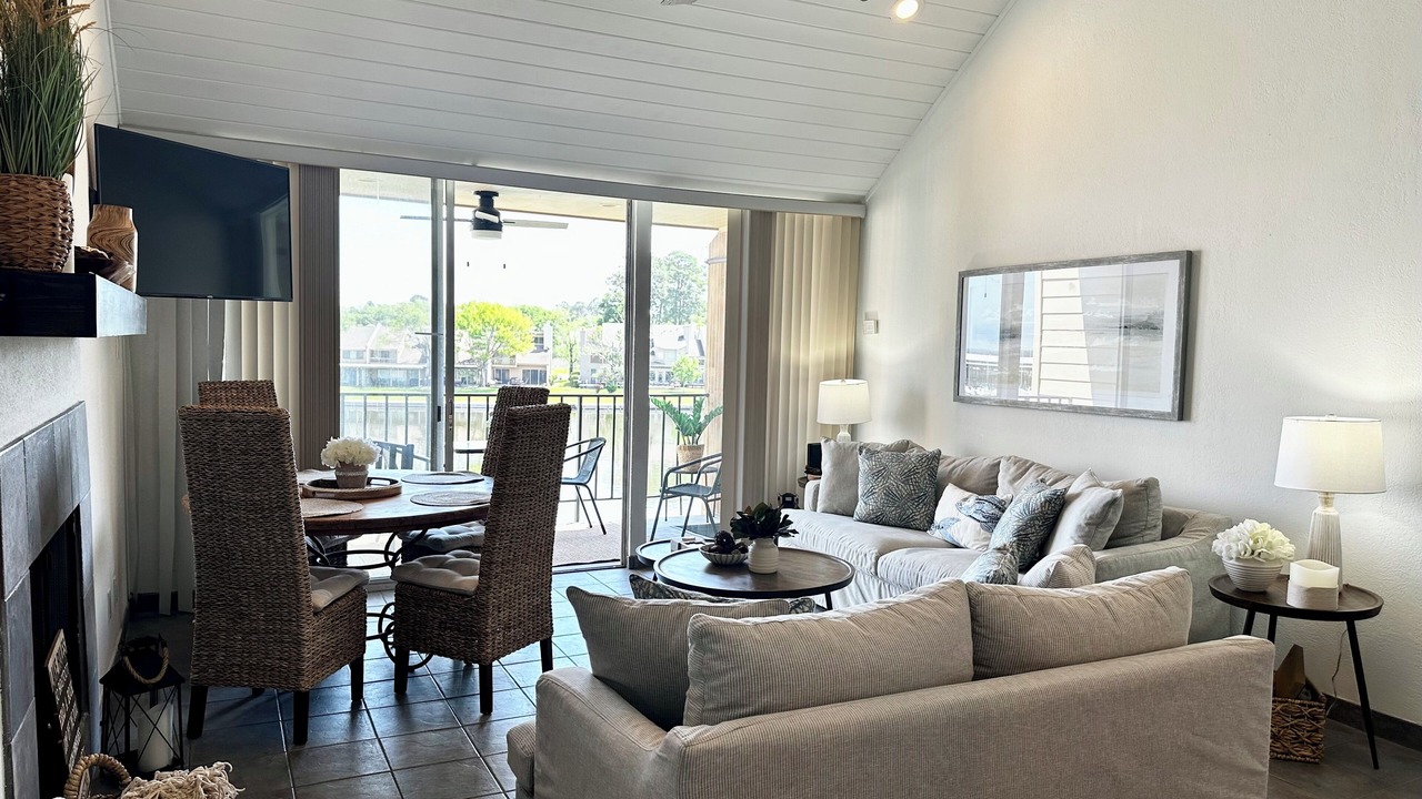 Photo of Livingroom in Walden on Lake Conroe