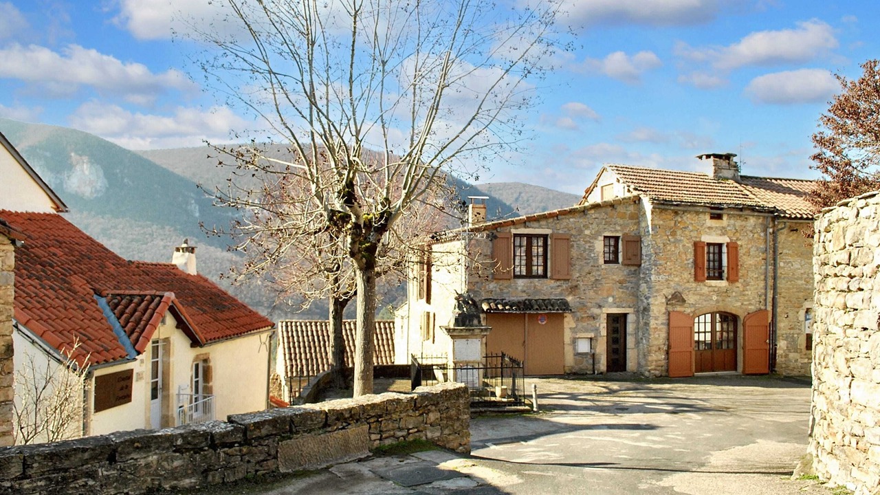 Photo of Others in Mostuejouls