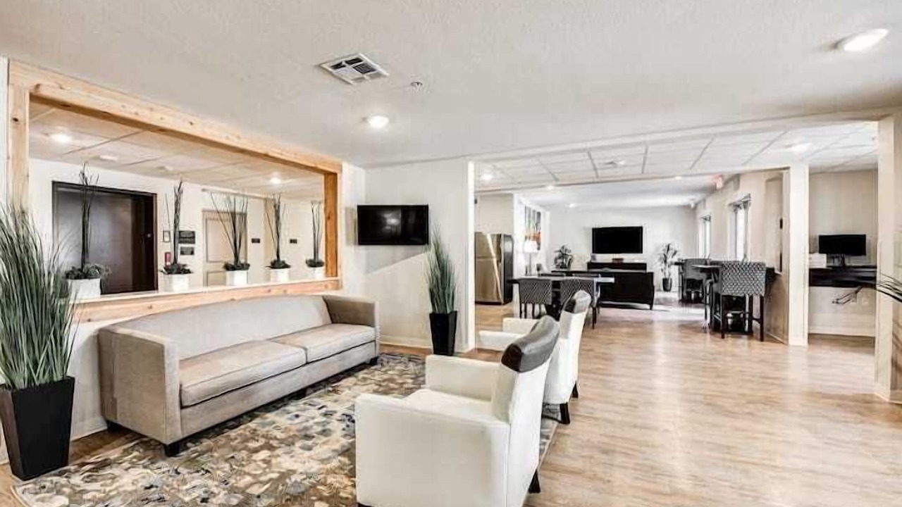 Photo of Livingroom in Far North Central