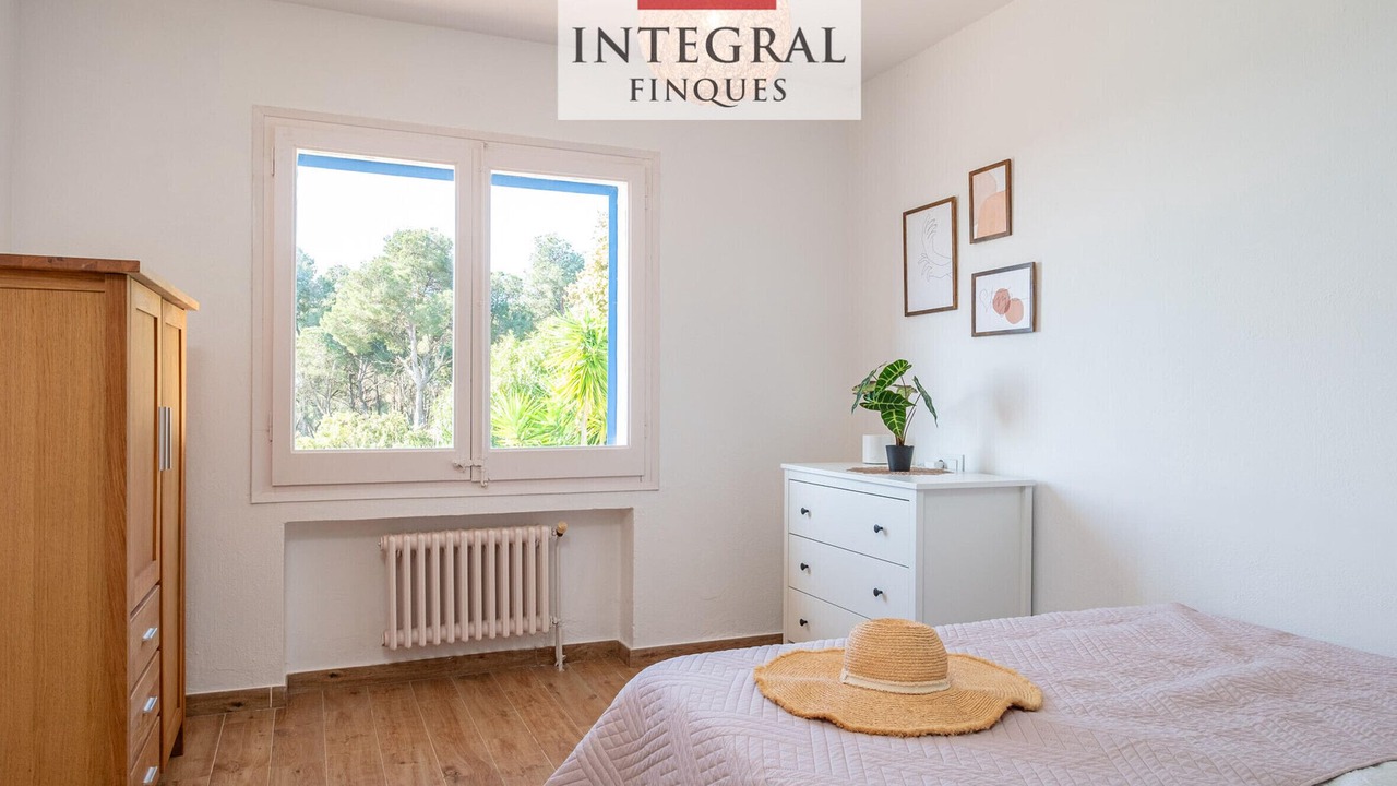 Photo of Bedroom in Vall-Llobrega