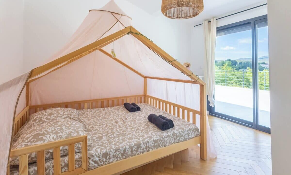 Photo of Bedroom in 11th Arrondissement