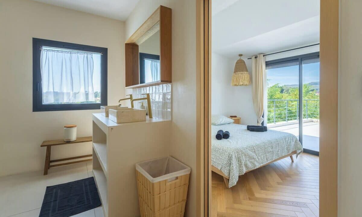 Photo of Bedroom in 11th Arrondissement