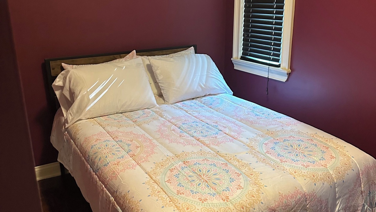 Photo of Bedroom in Maywood