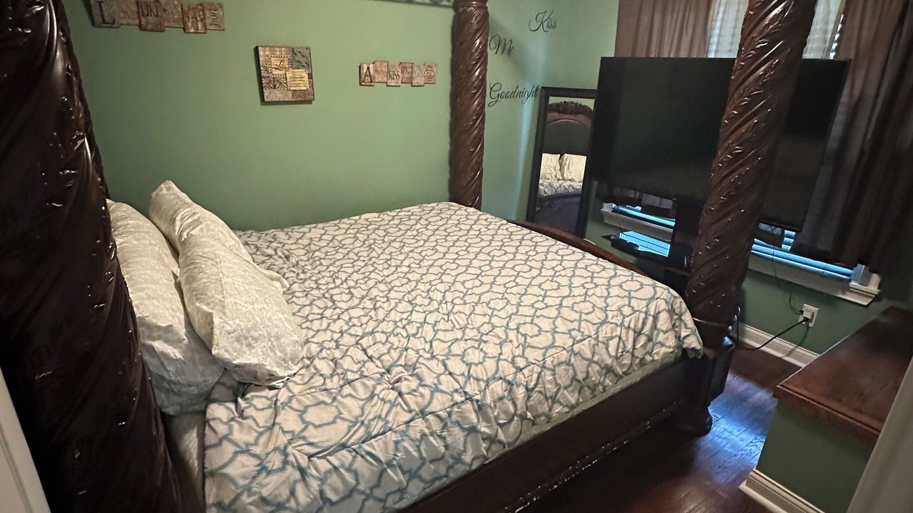 Photo of Bedroom in Maywood