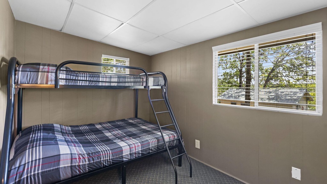 Photo of Bedroom in Branson West