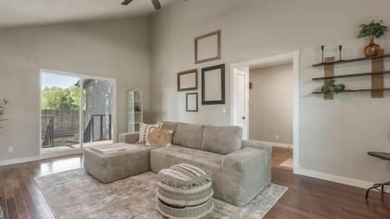 Photo of Livingroom in Broken Arrow