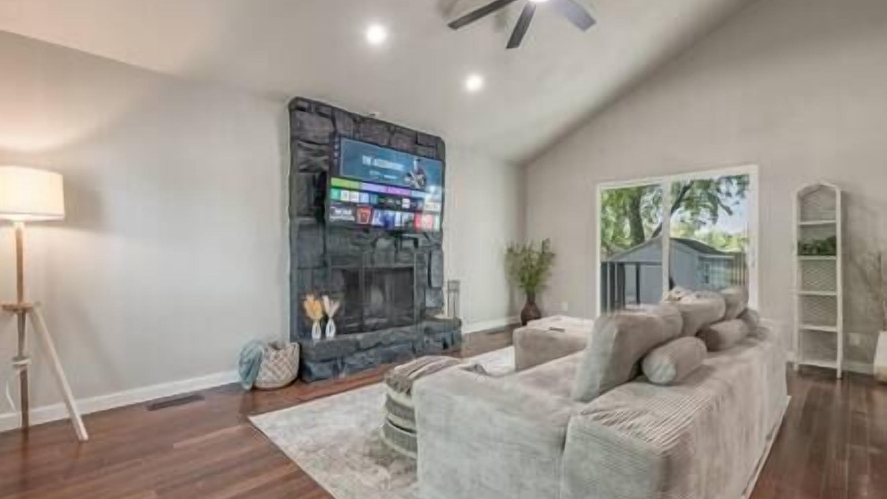 Photo of Livingroom in Broken Arrow