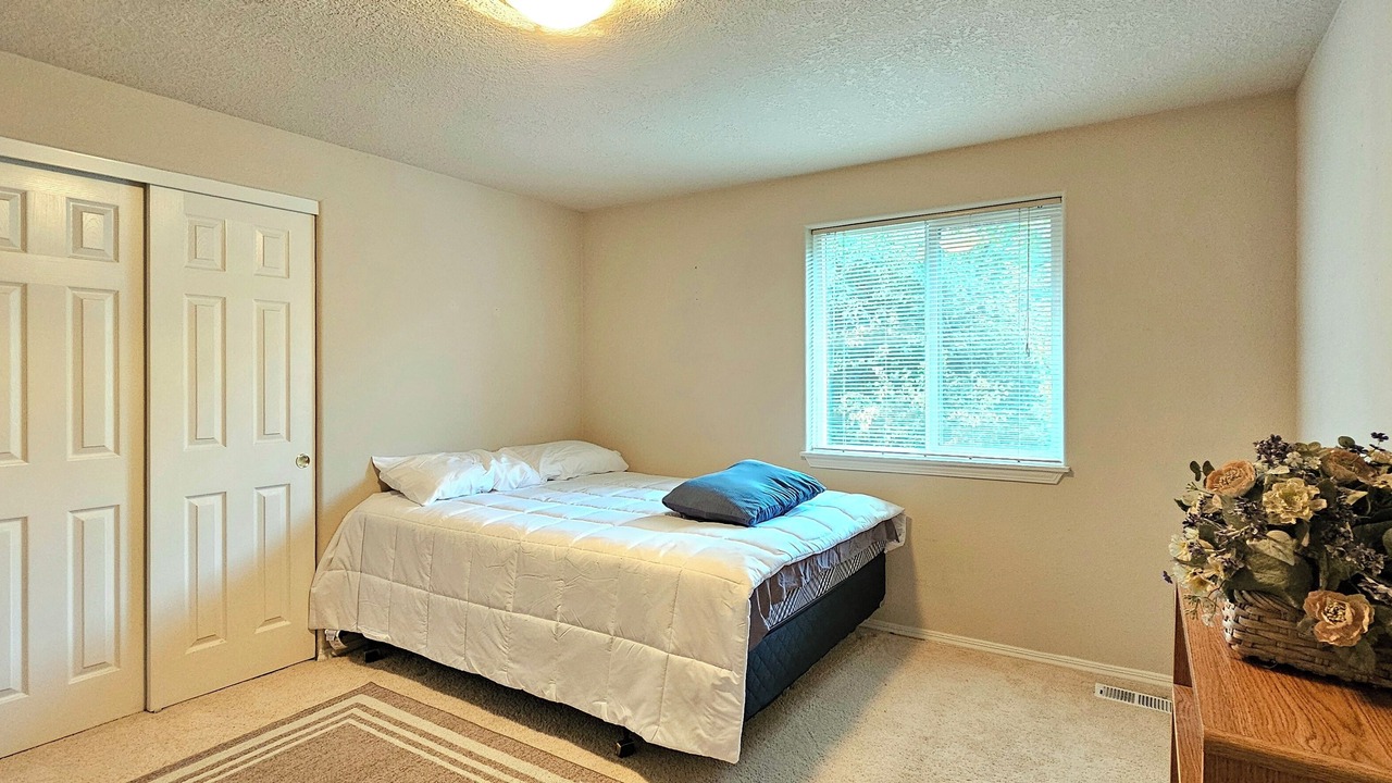 Photo of Bedroom in Orenco
