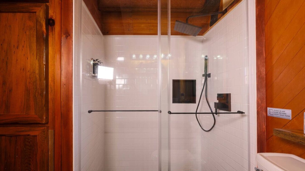 Photo of Bathroom in Saunders Lake