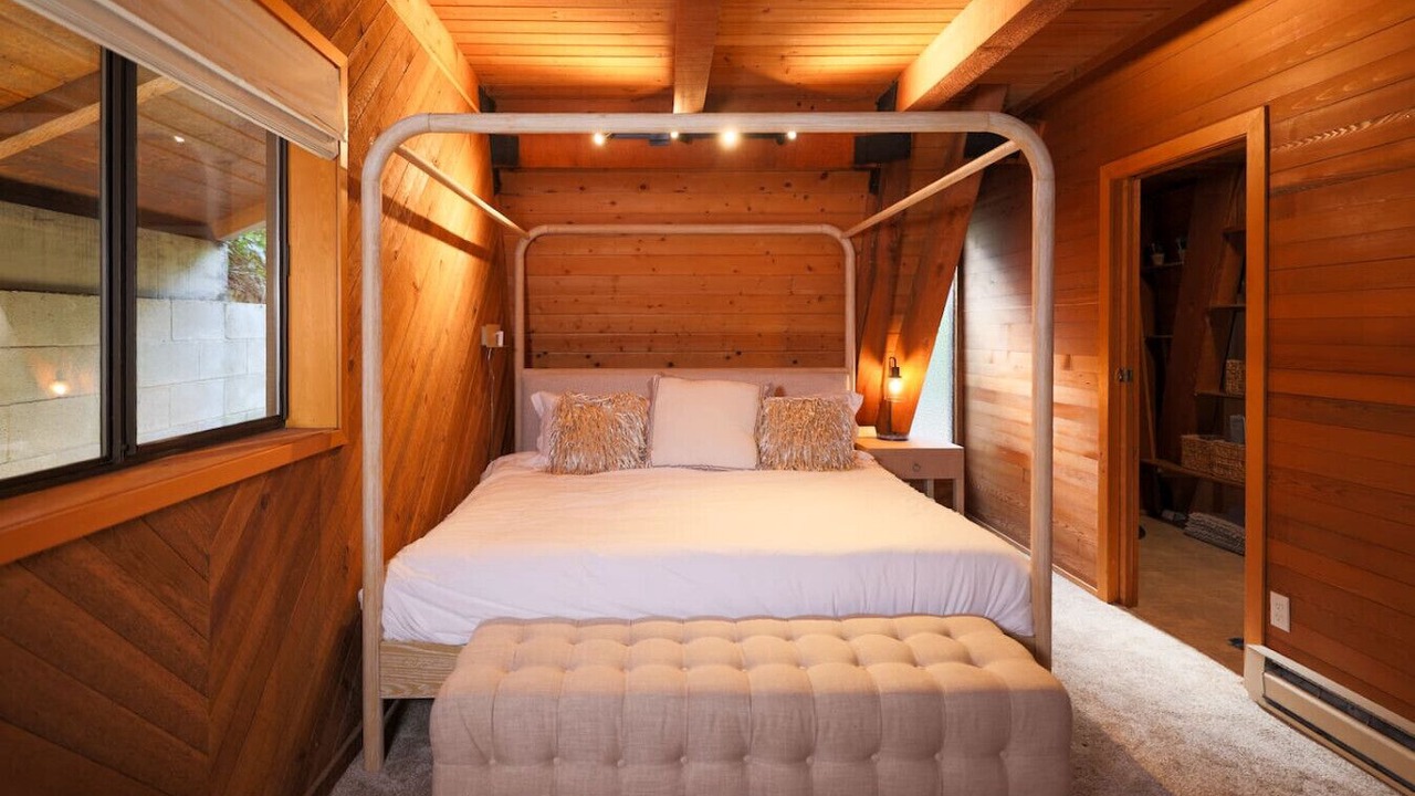 Photo of Bedroom in Saunders Lake