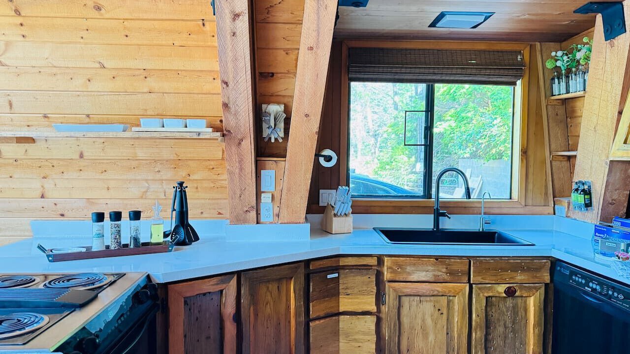 Photo of Kitchen in Saunders Lake