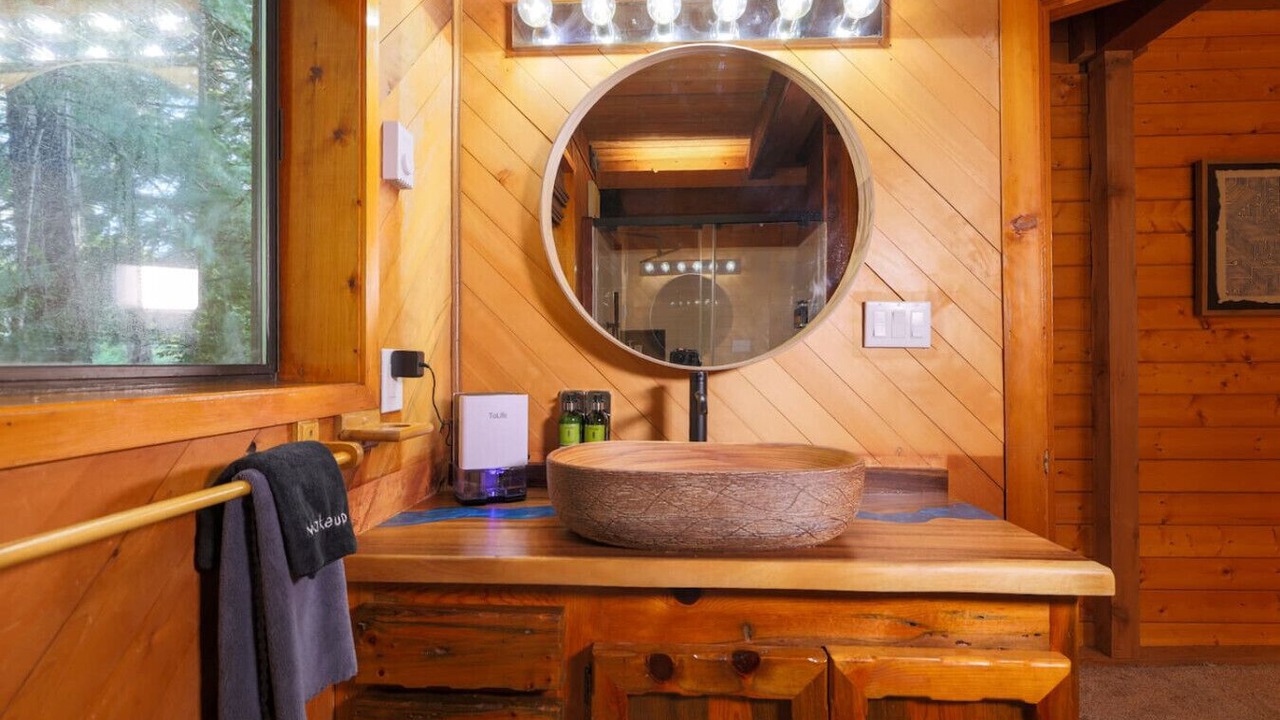 Photo of Bathroom in Saunders Lake