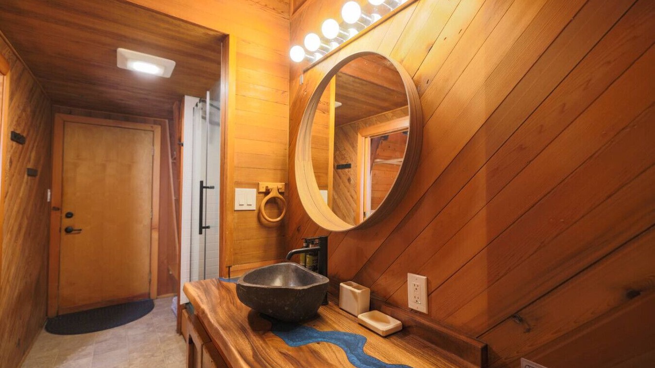 Photo of Bathroom in Saunders Lake