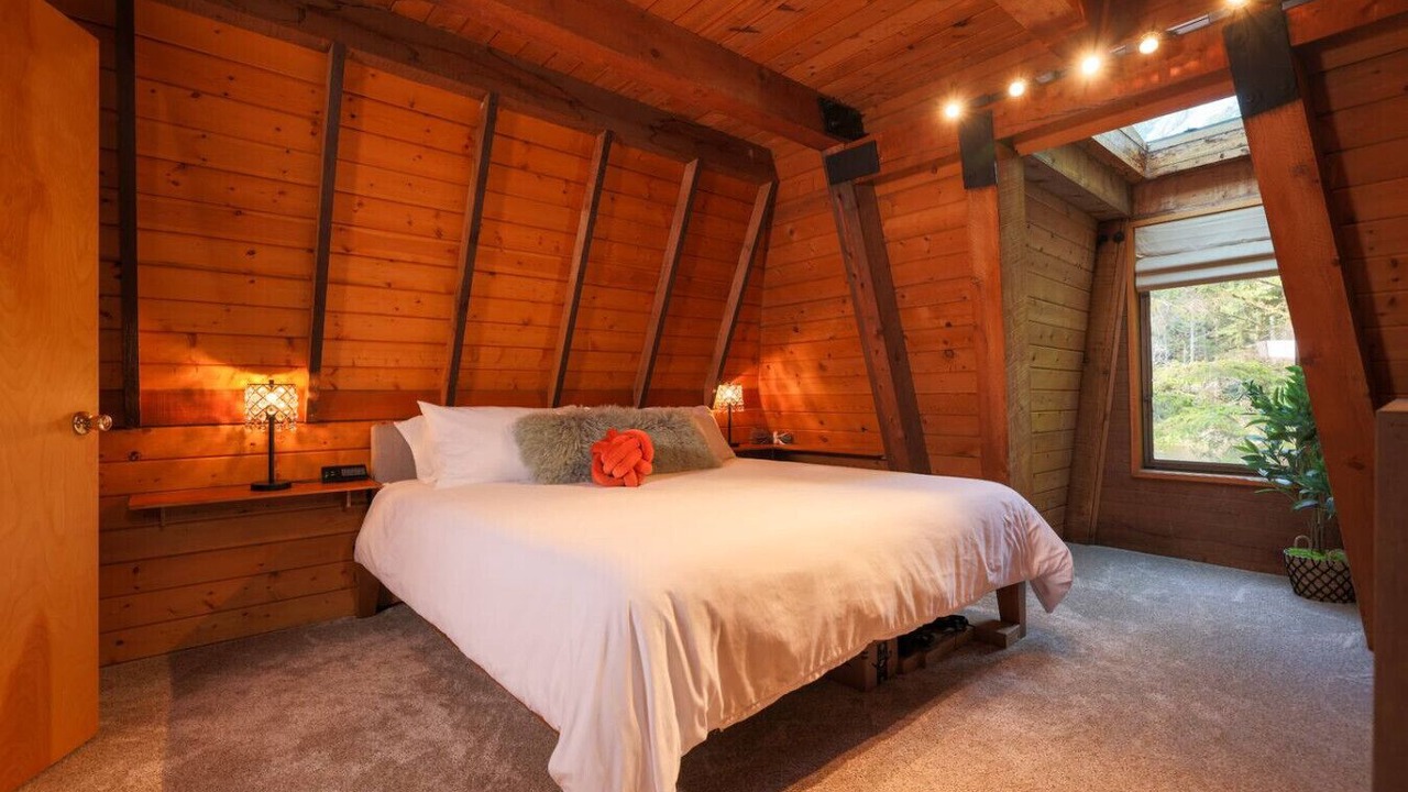 Photo of Bedroom in Saunders Lake