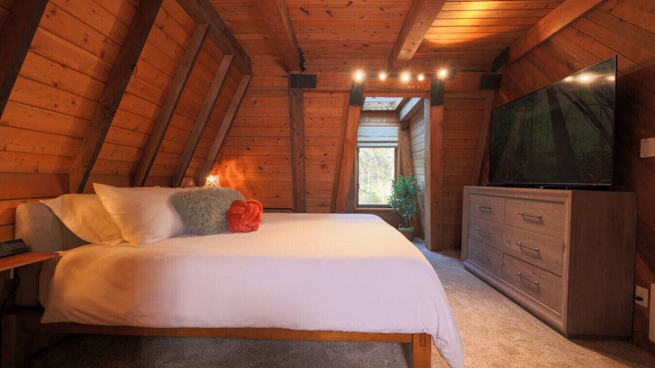 Photo of Bedroom in Saunders Lake