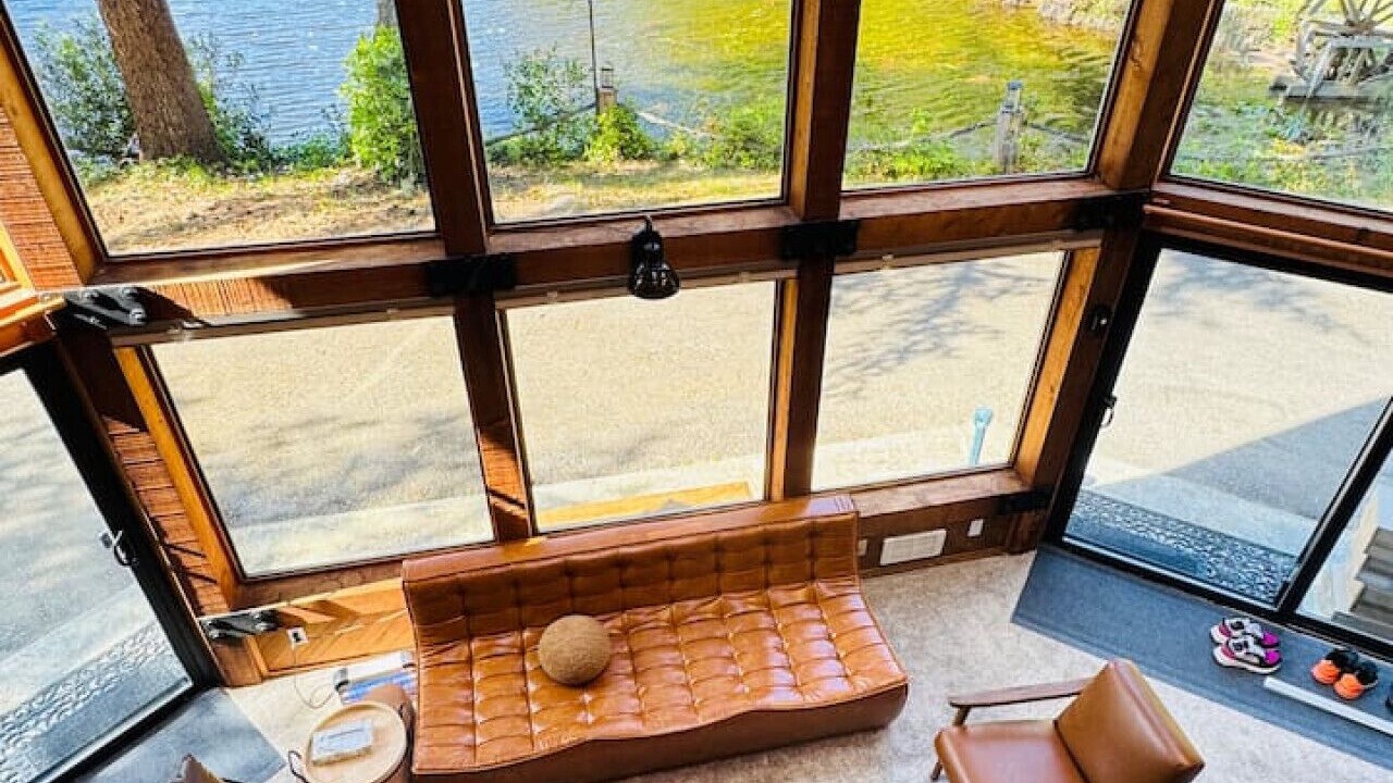 Photo of Livingroom in Saunders Lake