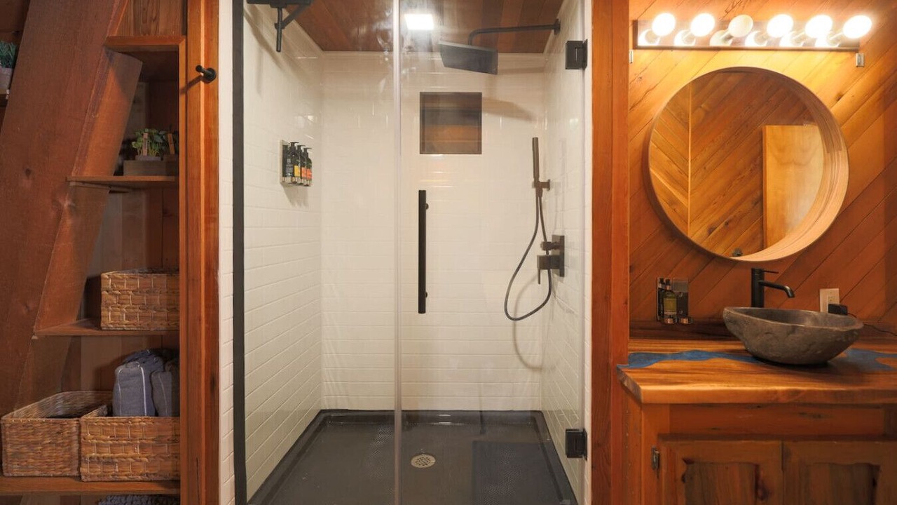 Photo of Bathroom in Saunders Lake